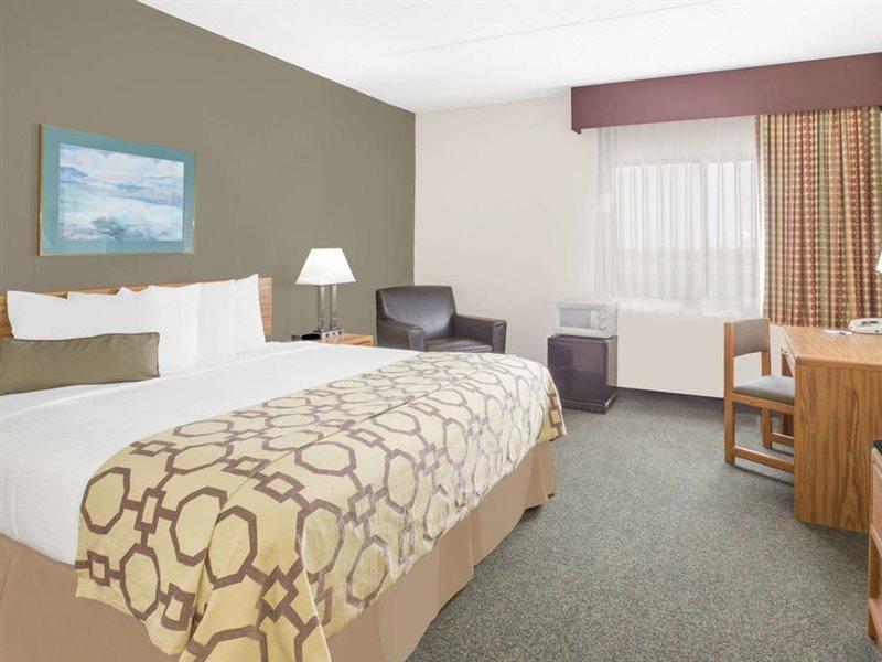 Baymont By Wyndham Janesville Exterior photo